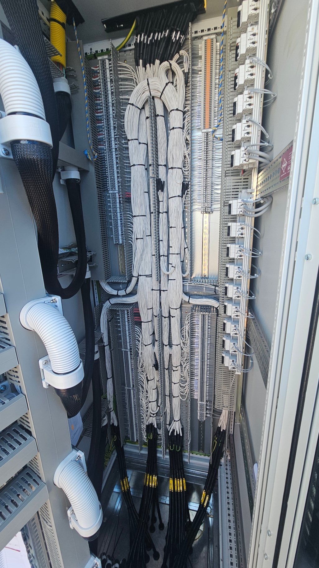 Control cabinet wiring