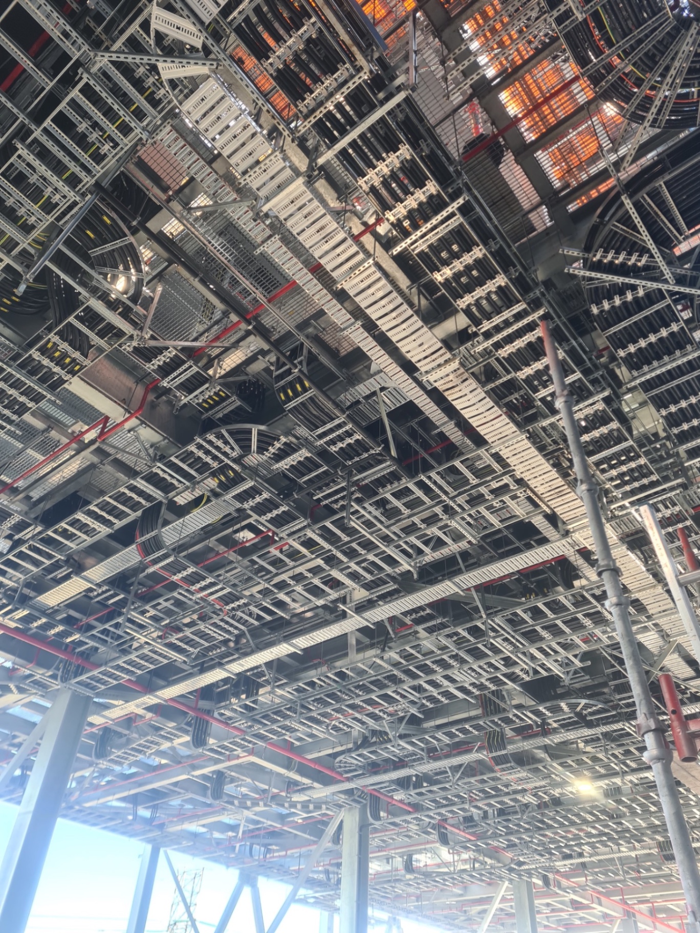 Cable tray & containment